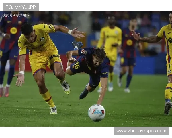 巴萨靠逼抢制造机会，费尔明抢断后直接远射轰门