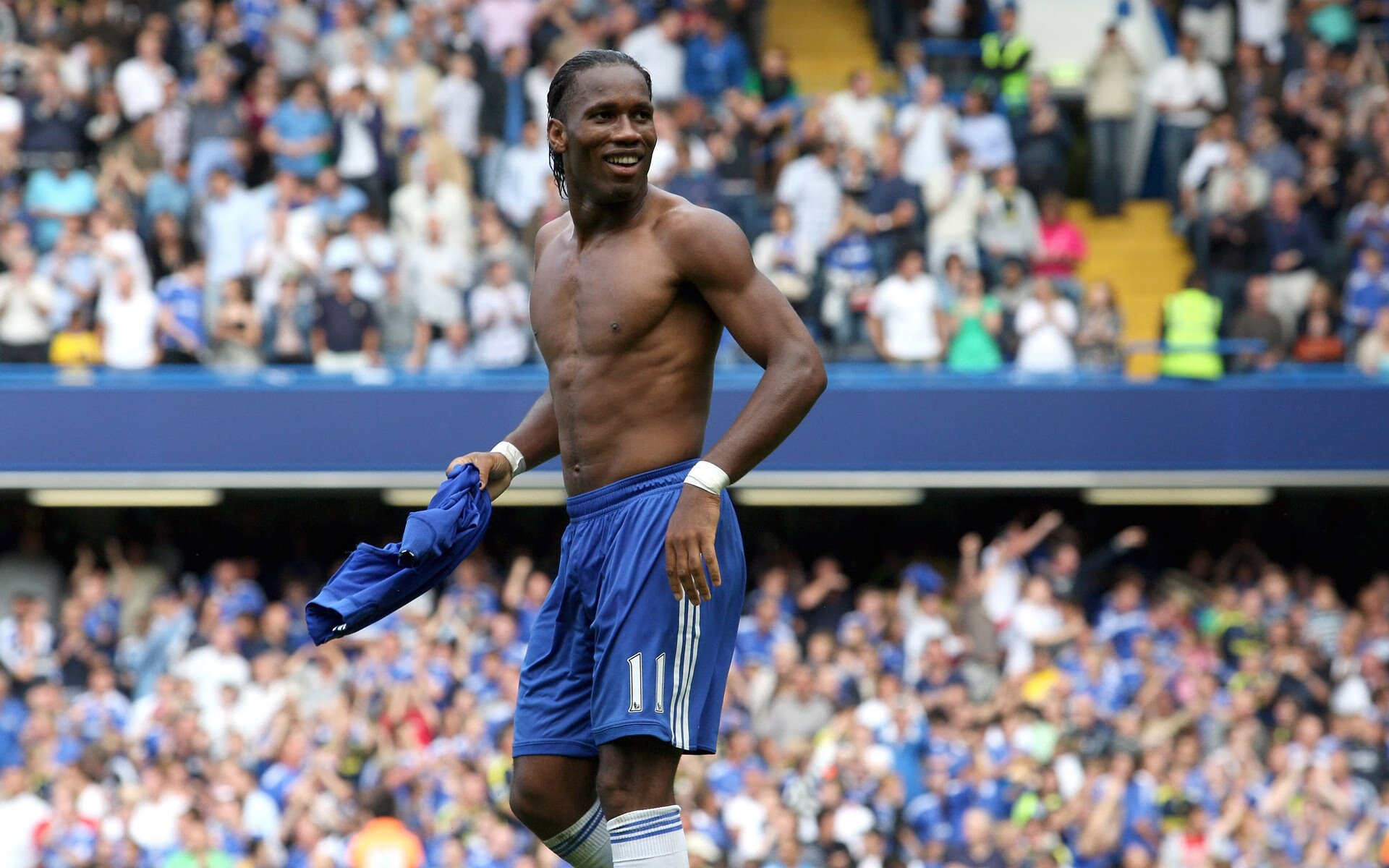 “水上救生：三叉湖游泳馆上演生命与速度的较量”